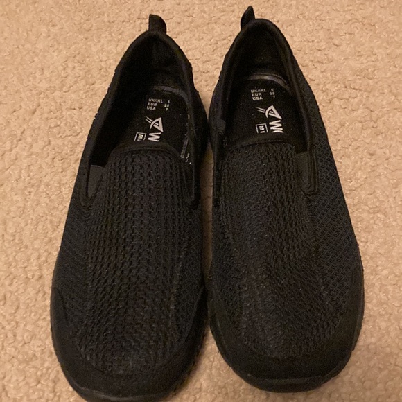 Extremely comfortable black workout shoes. Size 7 - Picture 6 of 7